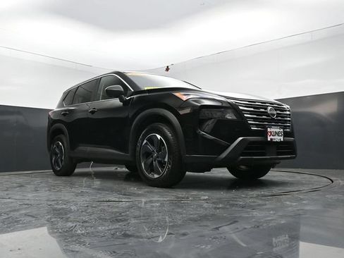 Used 2025 Nissan Rogue SV AWD/4WD image 36