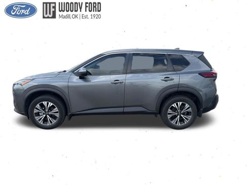 Used 2022 Nissan Rogue SV FWD image 2