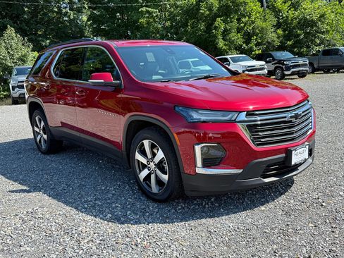 Certified 2023 Chevrolet Traverse LT w/ LT Premium Package AWD/4WD image 1