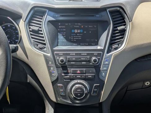 Used 2017 Hyundai Santa Fe SE FWD image 19