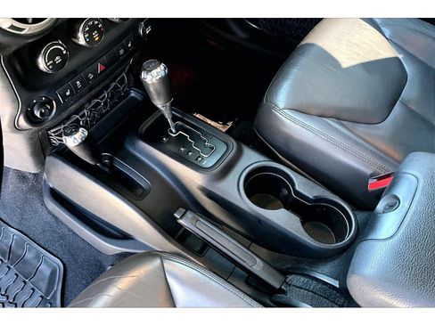 Used 2017 Jeep Wrangler Unlimited Rubicon w/ Connectivity Group AWD/4WD image 26