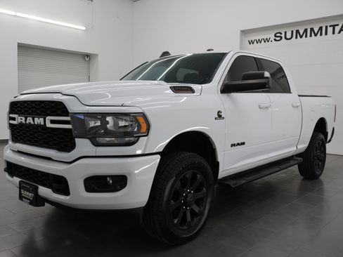 Used 2022 RAM 2500 Big Horn w/ Night Edition AWD/4WD image 7