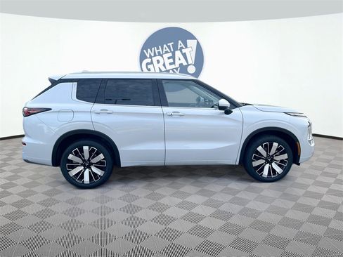 New 2025 Mitsubishi Outlander SEL image 8