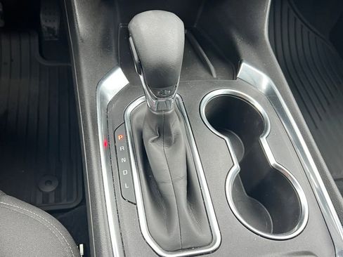 Used 2023 Chevrolet Traverse LT image 32