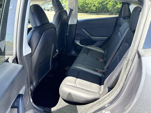 Used 2023 Tesla Model Y 2WD image 17