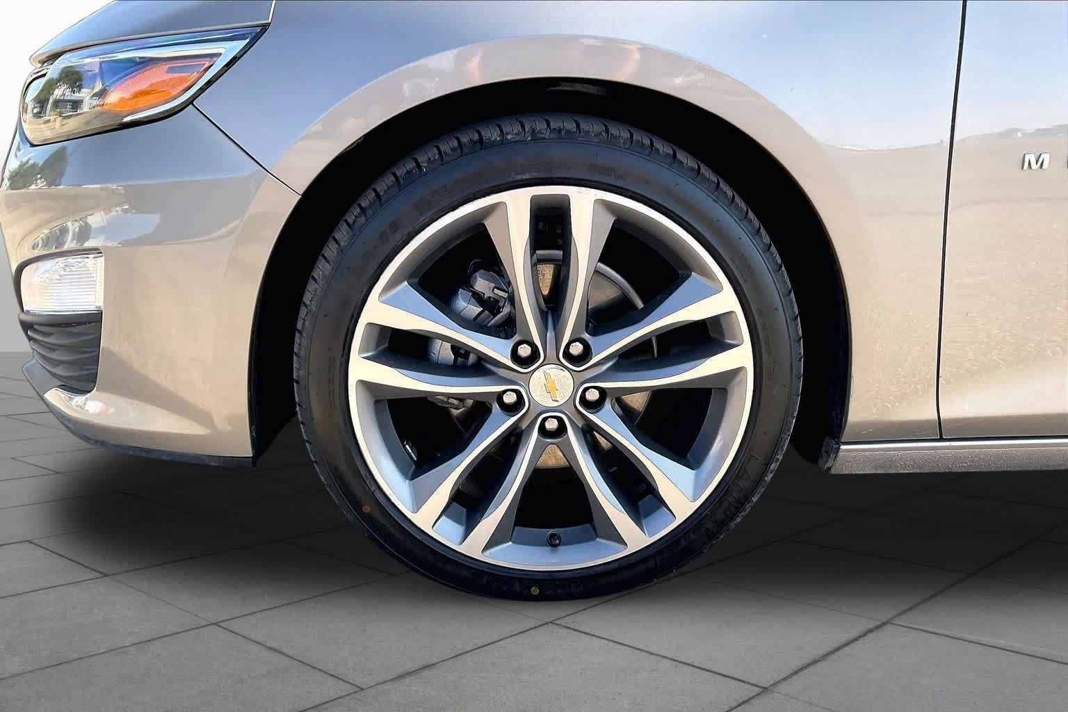 Used 2025 Chevrolet Malibu LT FWD image 11