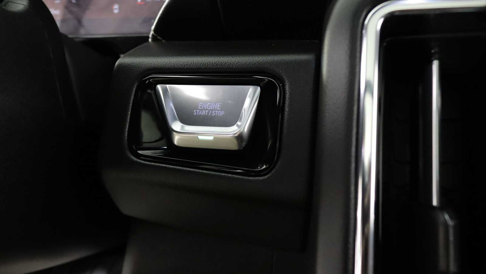 Used 2025 GMC Yukon Elevation w/ Elevation Premium Package AWD/4WD image 27