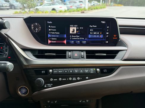 Used 2020 Lexus ES 300h w/ Premium Package FWD image 33