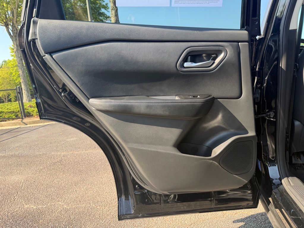 Used 2025 Nissan Rogue SV FWD image 38