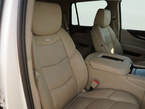 Used 2017 Cadillac Escalade Luxury RWD image 22