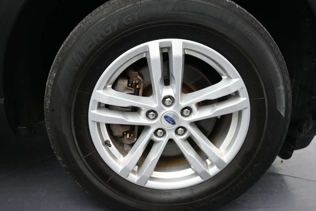 Used 2023 Ford Explorer XLT AWD/4WD image 34