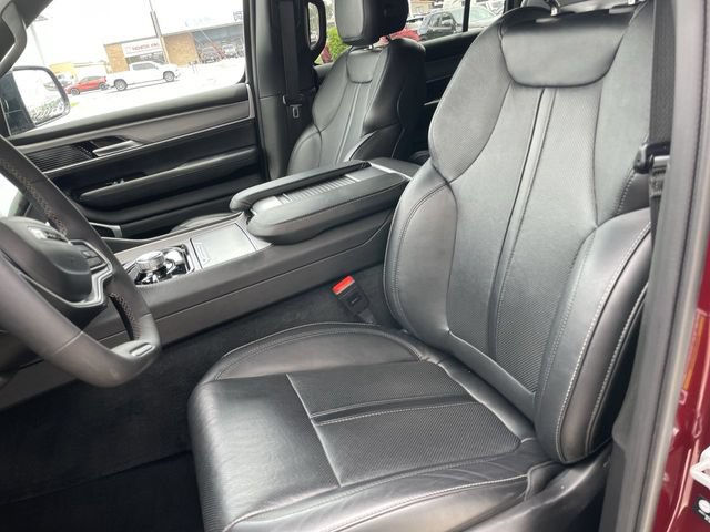 Used 2025 Jeep Wagoneer L 4WD image 11