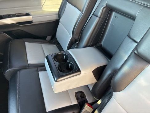 Used 2022 Ford Explorer XLT w/ Equipment Group 202A image 36