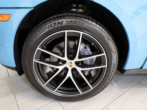 Used 2022 Porsche Macan AWD/4WD image 10