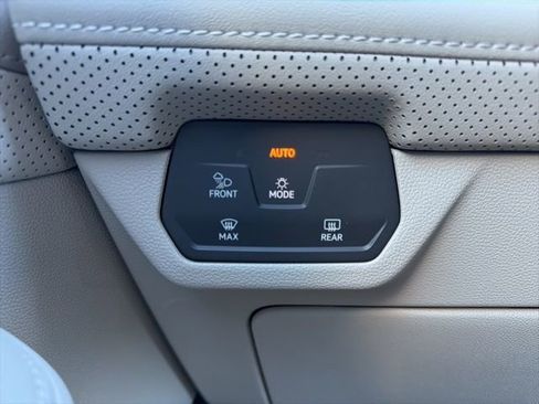 New 2026 Volkswagen Atlas SE image 17