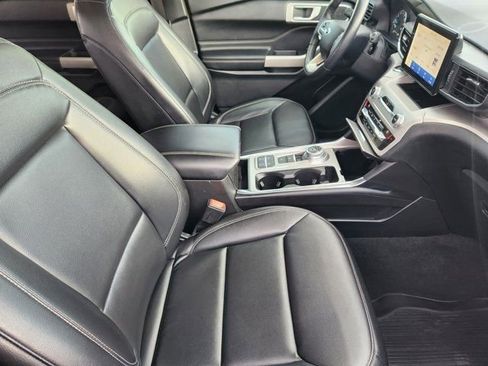 Used 2021 Ford Explorer XLT w/ Equipment Group 202A image 19