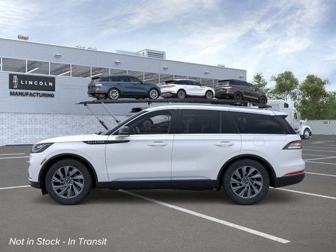 New 2026 Lincoln Aviator AWD image 3