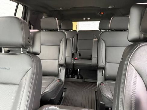 Used 2023 GMC Yukon XL Denali w/ Denali Reserve Package AWD/4WD image 32