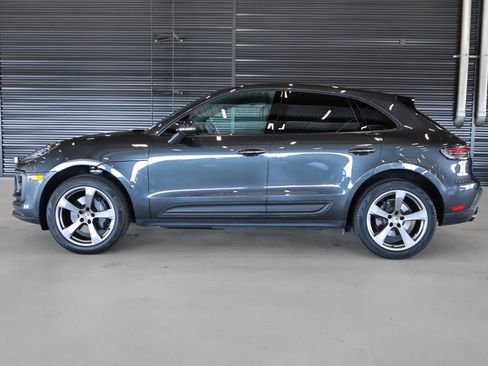 Certified 2025 Porsche Macan AWD/4WD image 2