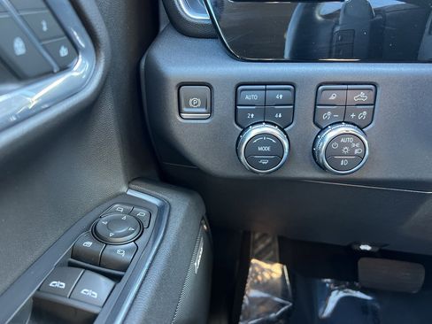 Used 2023 GMC Sierra 1500 SLT w/ SLT Premium Package image 28