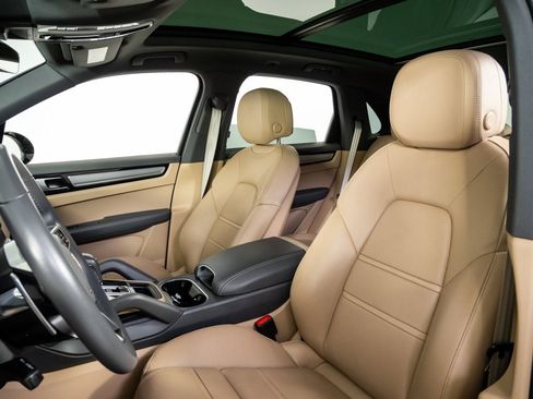 Certified 2022 Porsche Cayenne Platinum Edition w/ Premium Package Plus image 5