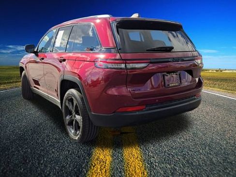 Certified 2023 Jeep Grand Cherokee Altitude image 28