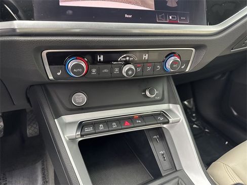 Used 2020 Audi Q3 2.0T Premium w/ Convenience Package image 22