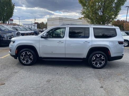 Used 2023 Jeep Wagoneer Series III w/ Preferred Equipment Group image 4