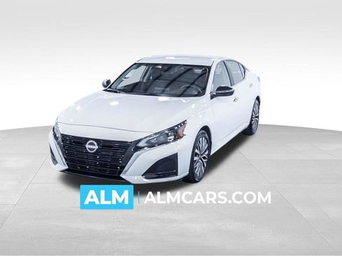 Used 2025 Nissan Altima 2.5 SV FWD image 1