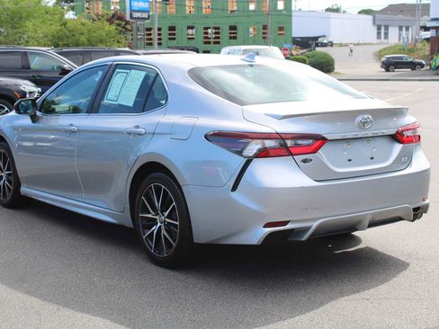 Used 2022 Toyota Camry SE w/ Cold Weather Package FWD image 5