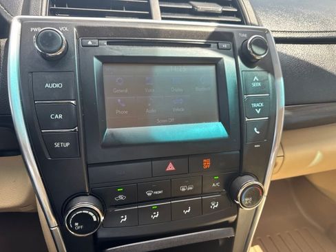 Used 2016 Toyota Camry LE FWD image 12