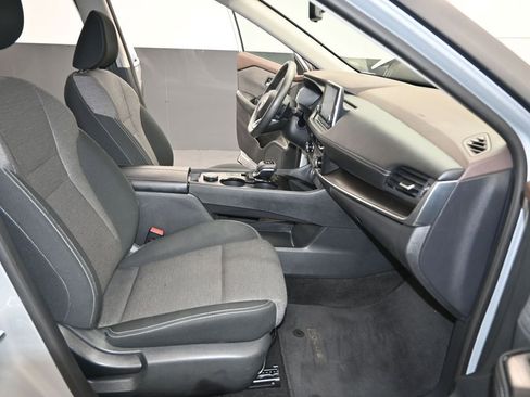 Used 2023 Nissan Rogue SV image 24