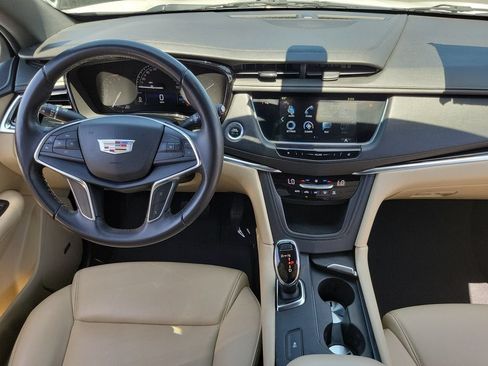 Used 2018 Cadillac XT5 FWD image 11