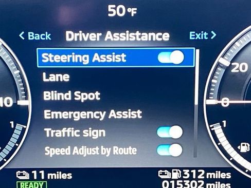 Used 2024 Mitsubishi Outlander 4WD Plug-In Hybrid image 17