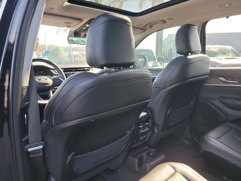 Used 2023 Jeep Grand Cherokee L Limited w/ Luxury Tech Group II RWD image 13