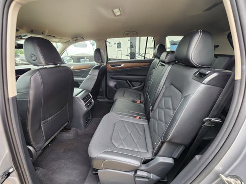 Used 2024 Volkswagen Atlas SE image 17