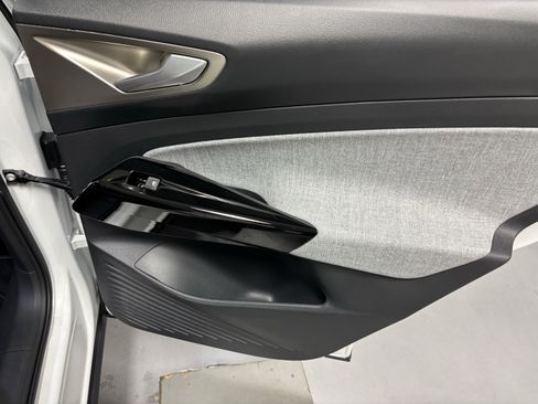 New 2025 Volkswagen ID.4 Pro RWD image 14