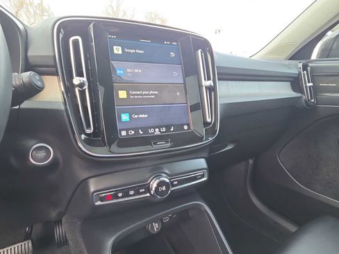 Used 2023 Volvo XC40 B4 Ultimate image 21