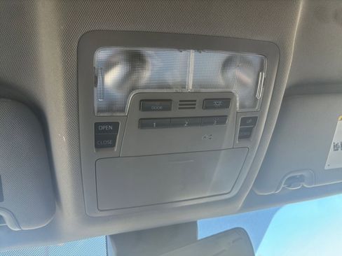 Used 2019 Toyota Highlander XLE FWD image 29