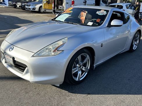 Used 2009 Nissan 370Z Coupe RWD image 4
