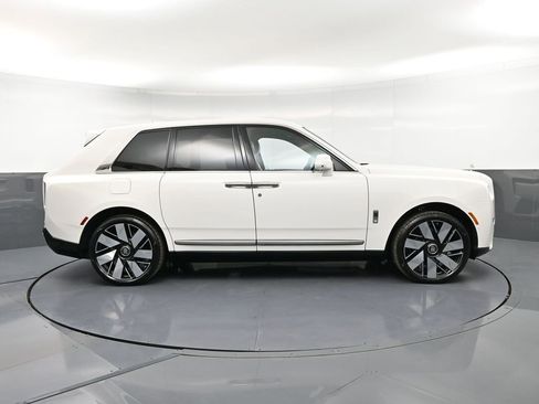 New 2026 Rolls-Royce Cullinan AWD/4WD image 9