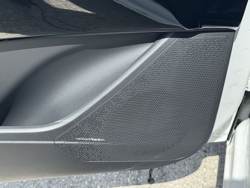 New 2025 Kia Niro SX image 19