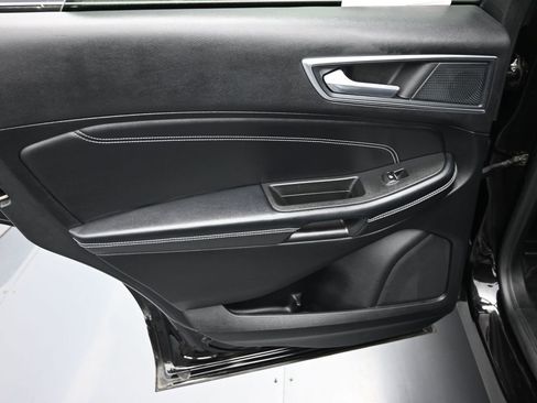 Used 2024 Ford Edge Titanium image 13