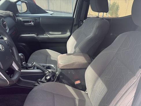 Used 2018 Toyota Tacoma TRD Sport w/ Technology Package AWD/4WD image 9