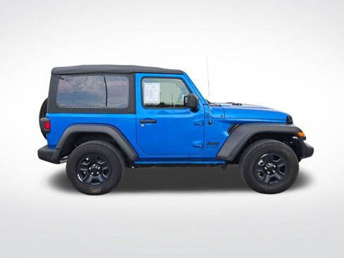 Used 2022 Jeep Wrangler Sport AWD/4WD image 2