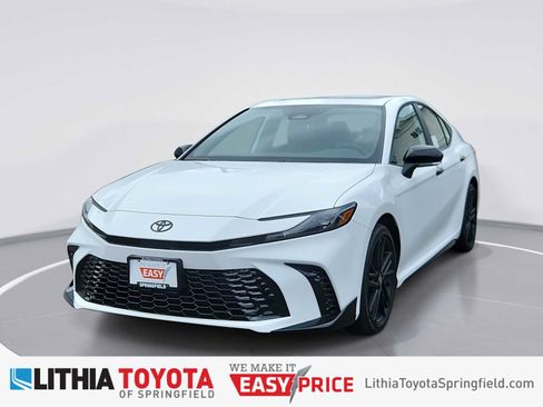 New 2026 Toyota Camry Hybrid AWD/4WD image 1
