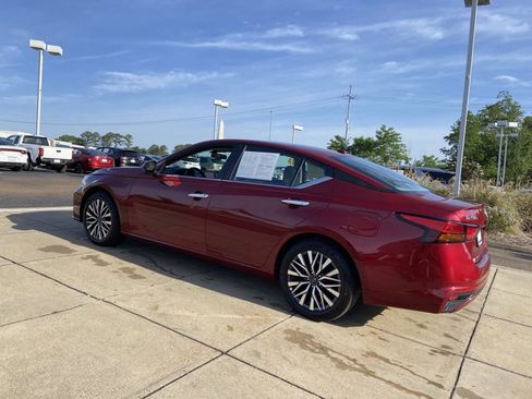 Used 2025 Nissan Altima 2.5 SV image 8