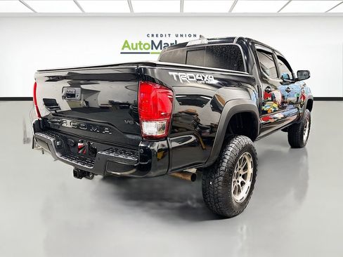 Used 2017 Toyota Tacoma TRD Off-Road w/ Premium & Technology Package image 6