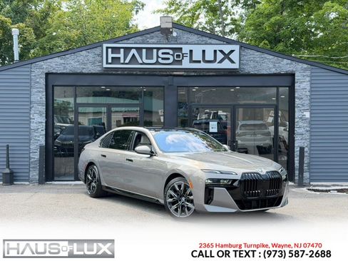Used 2023 BMW 760i xDrive w/ Luxury Rear Seating Package AWD/4WD image 1