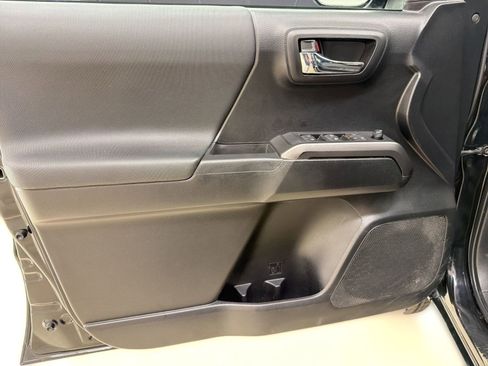 Used 2022 Toyota Tacoma TRD Off-Road AWD/4WD image 13